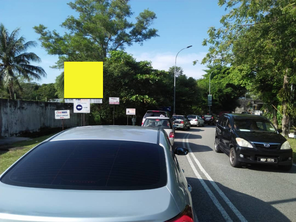 05 MPKJ_Jalan Jenaris near traffic light